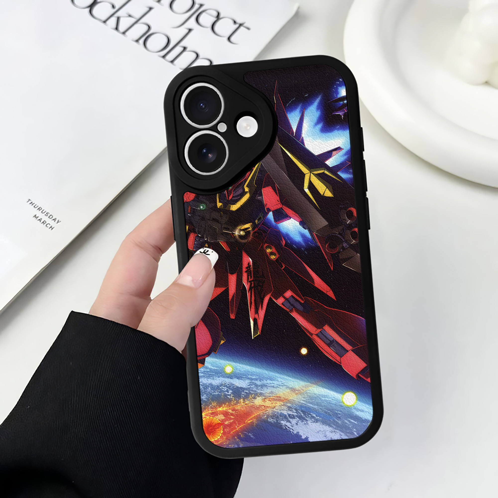 （画像用） 機動戦士ガンダム Mobile Suit Gundam 【iPhone 16シリーズ対応】シリコンスマホケース（レザー調） 材質：シリコン